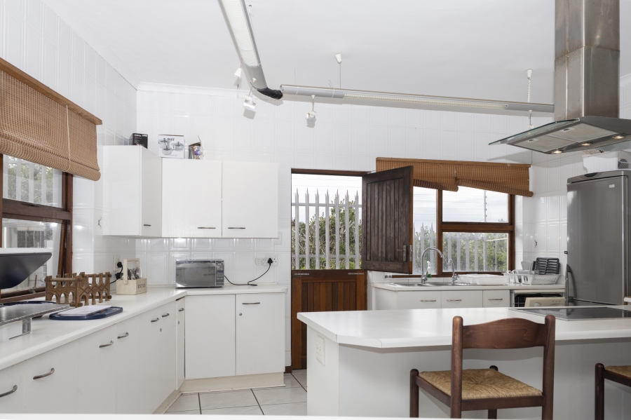 8 Bedroom Property for Sale in West Beach Eastern Cape